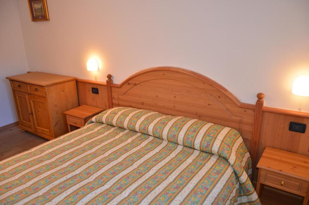 Aparthotel Casa Tomaselli Pellizzano Pokoj fotografie