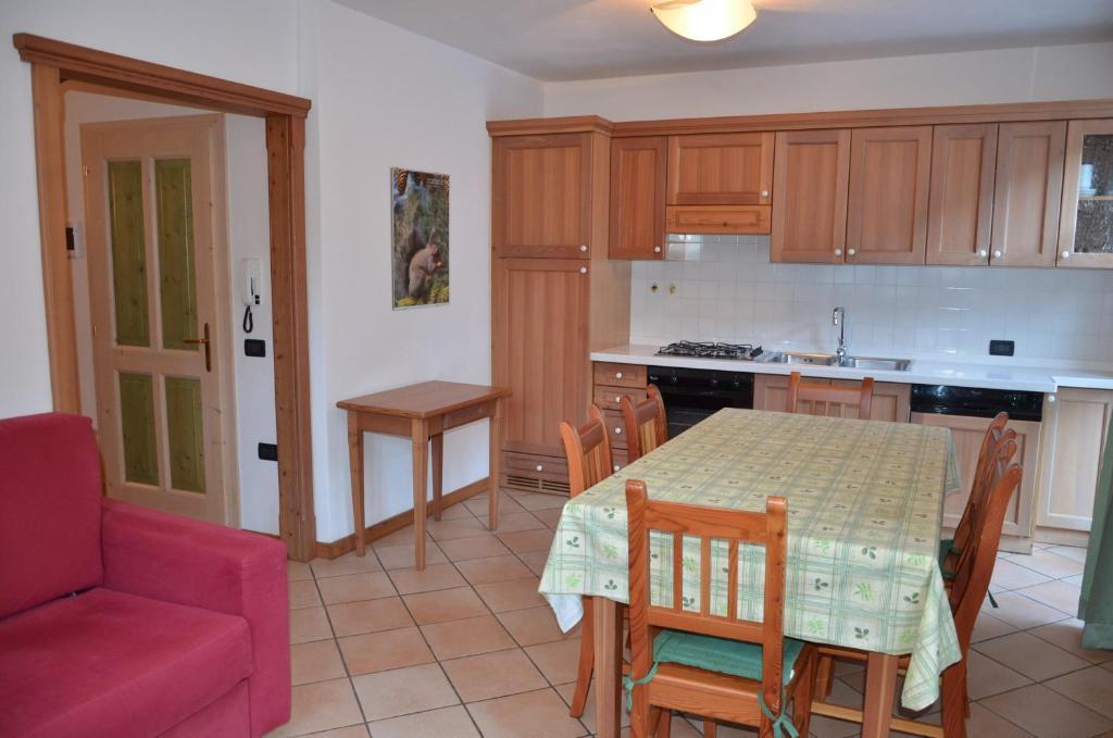 Aparthotel Casa Tomaselli Pellizzano Pokoj fotografie